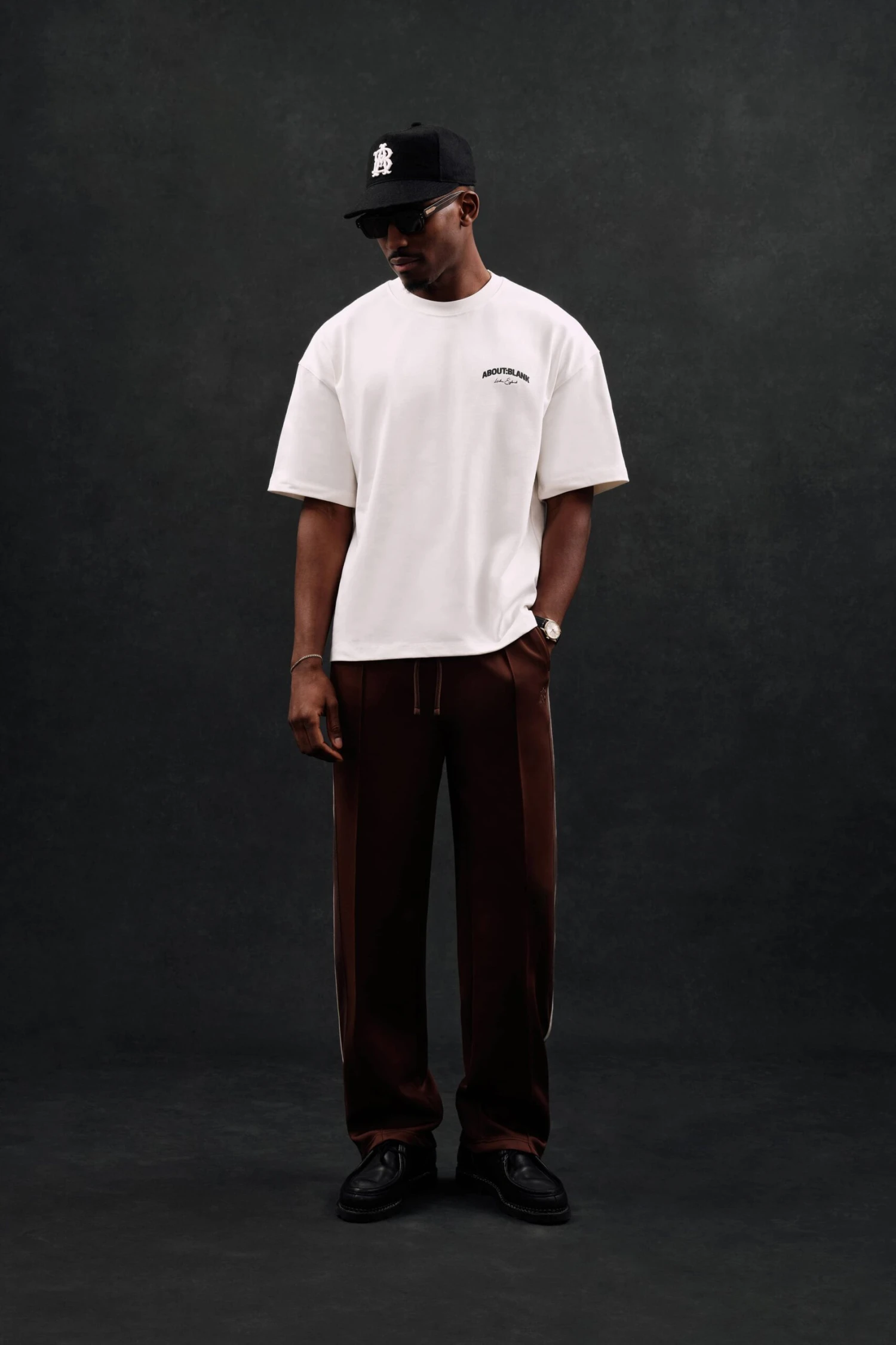 About---blank.com Arched Logo T-shirt Oat/black - Image 2