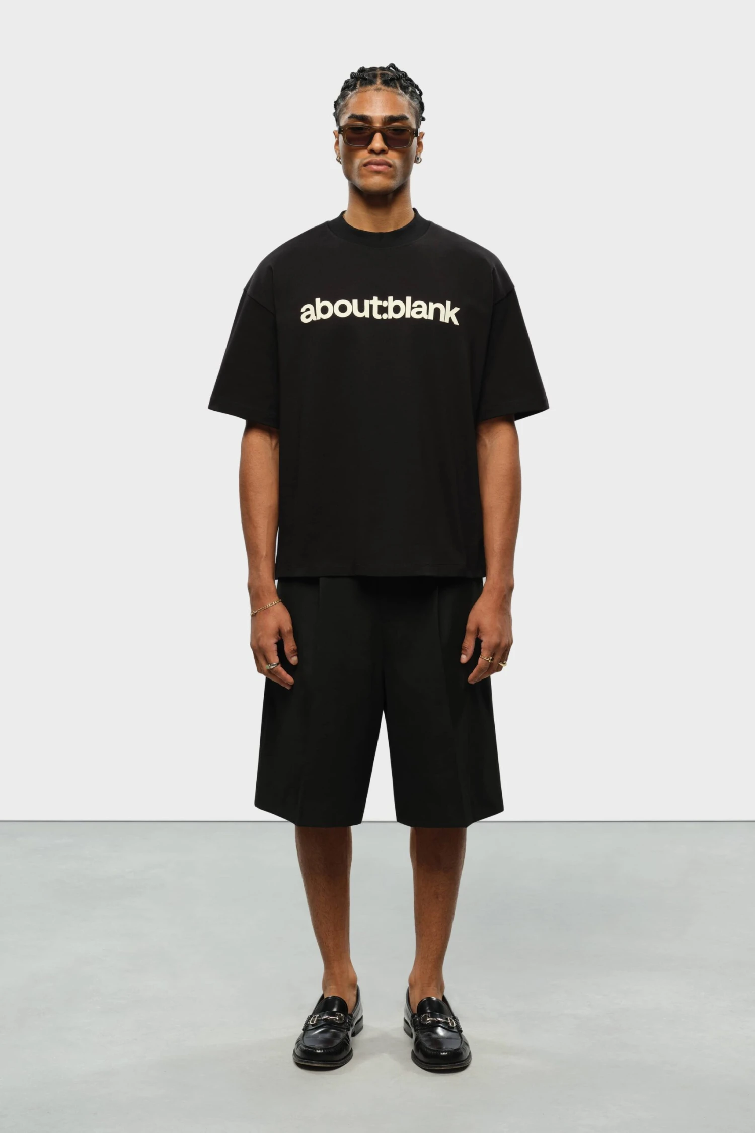 About---blank.com Block Mock Neck T-shirt Black/oat - Image 2