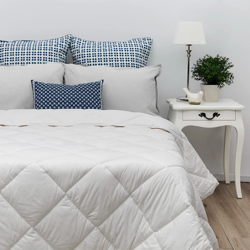 Lightweight Australian Washable Wool Quilt - All Seasons - Image 2