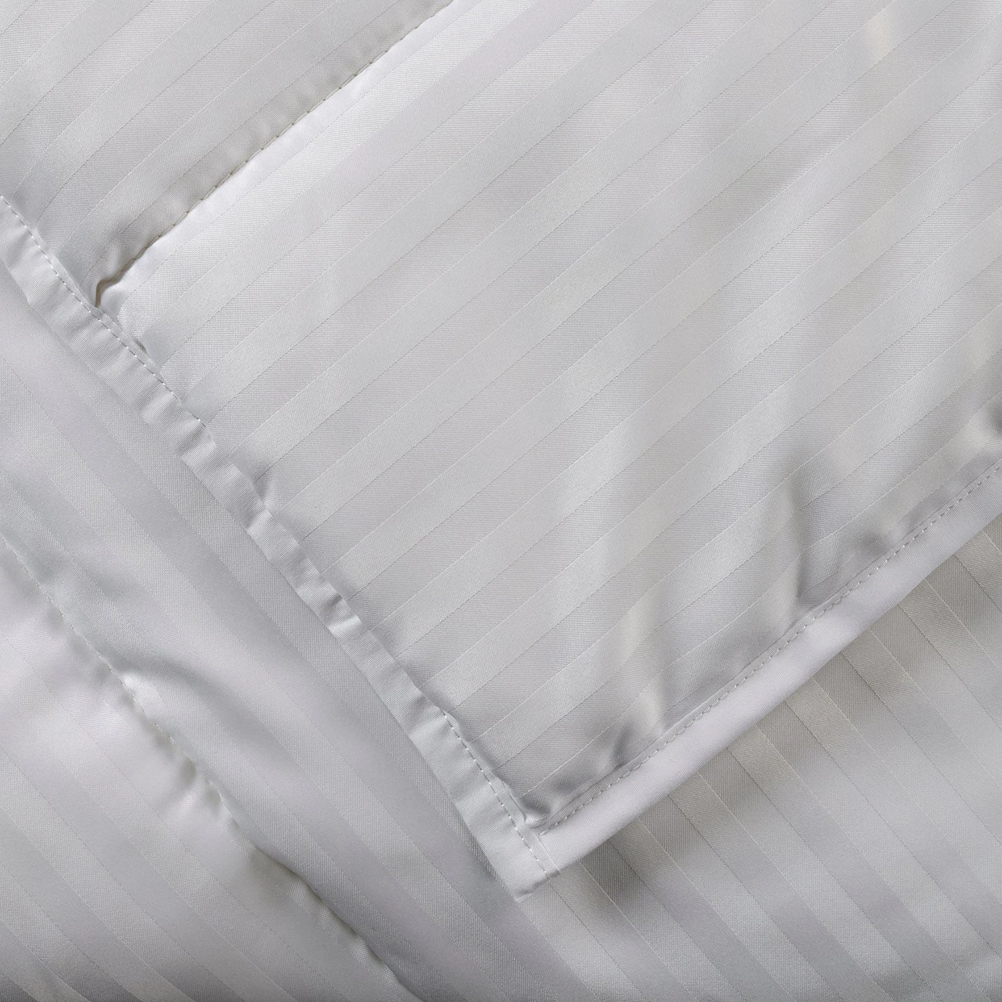 Hotel Luxury Comfort Quilt - All Seasons - Image 3