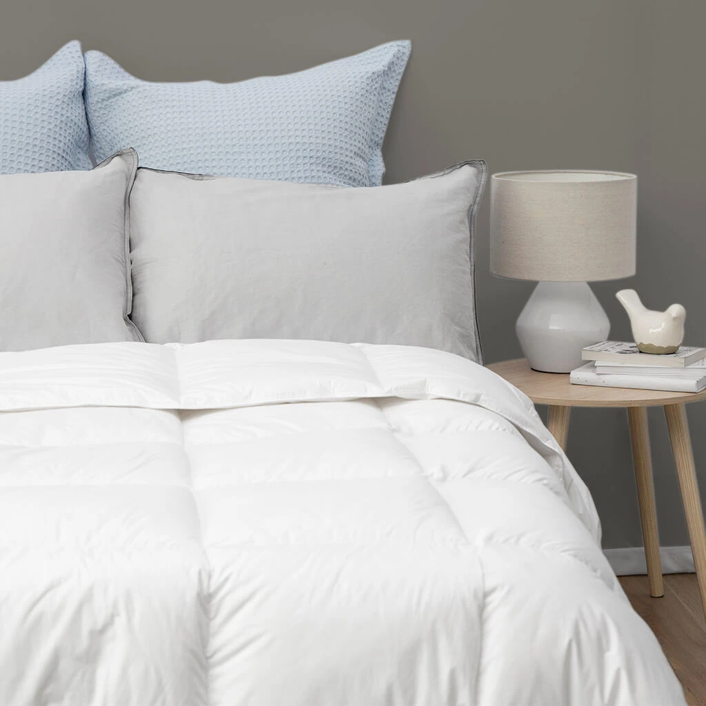 John Cotton 85/15 White Goose Feather & Down Quilt - All Seasons - Image 3